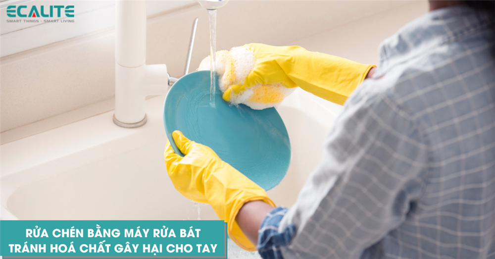 Máy rửa chén mini Ecalite ngăn hóa chất cho da tay